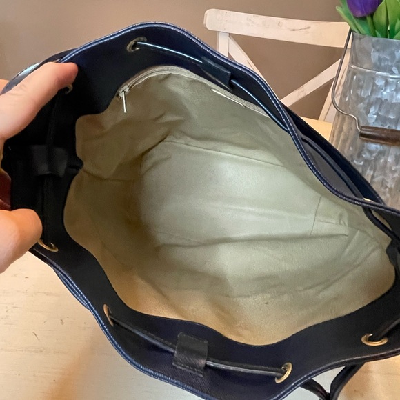 Gorgeous navy Nina Ricci bucket bag - Picture 7 of 16